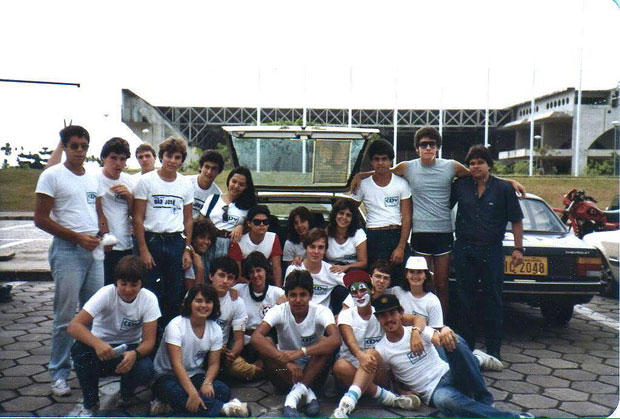Mendonca Filho em passeio com colegas de sua turma na Escola Parque do Recife em foto sem data nos anos 80 