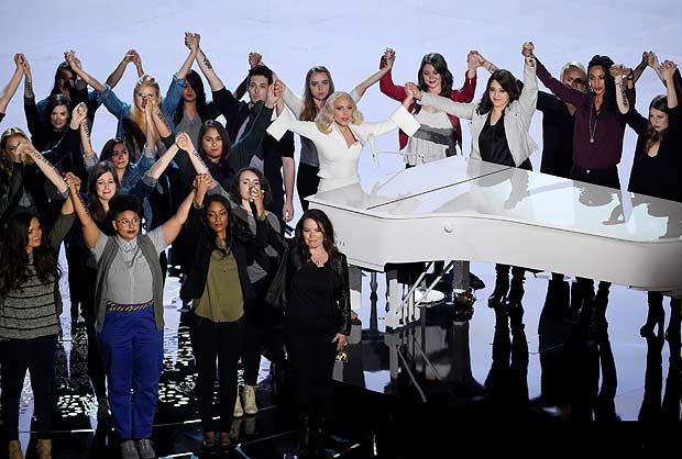 Lady Gaga e outras vtimas de abuso sexual durante apresentao na cerimnia do Oscar