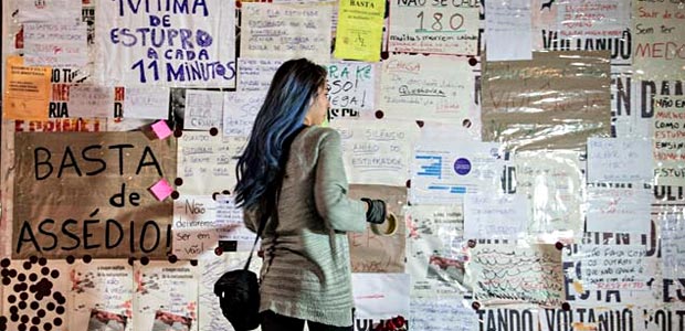 GALERIA DA SEMANA - MAIO 4 - SAO PAULO, BRASIL - 27-05-2016: Ccartazes contra o estupro sao colocados em tapume no MASP na avenida Paulista. (Diego Padgurschi /Folhapress - (COTIDIANO) 