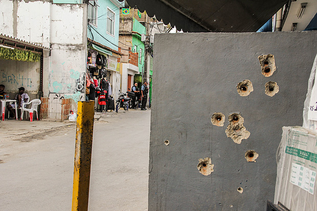 Residents of the Complexo do Alemo slum are obliged to live amid frequent gun fights 
