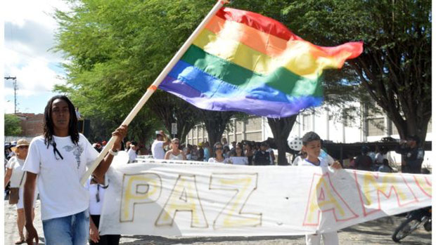 Grupo Gay da Bahia diz que de janeiro a junho deste ano houve 16 casos de assassinatos de pessoas LGBT na Bahia e 123 no Brasil