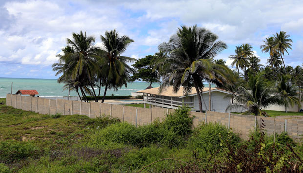 Casa na praia de Guaxuma, em Macei, onde foram mortos PC Farias e Suzana Marcolino, em junho de 1996