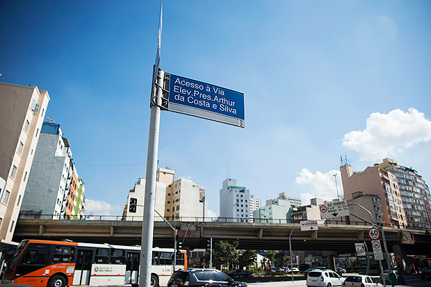 Elevado que liga a zona oeste  regio central da cidade de So Paulo foi concludo em 1971 pelo prefeito Paulo Maluf