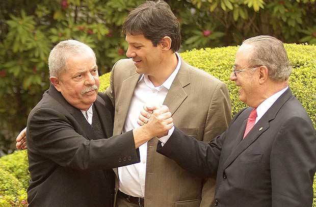 Maluf ( dir.) com Haddad e Lula em sua casa em evento para selar aliana com PT na eleio de 2012