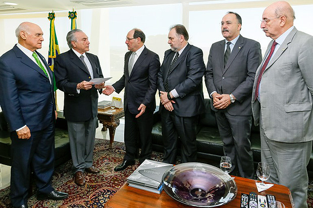 Presidente em exercício, Michel Temer, recebe o governador do Rio Grande do Sul, José Ivo Sartori