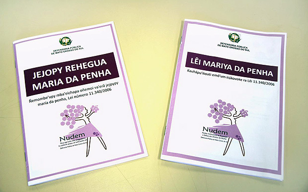 Cartilha distribuda pelo governo do MS sobre a Lei Maria da Penha nas lnguas guarani e terena