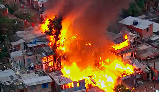 Incndio destruiu vrios barros em favela na zona norte de So Paulo
