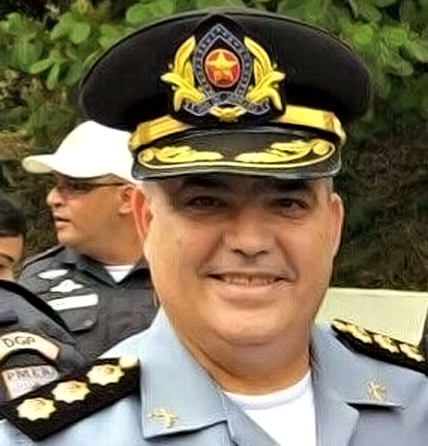 O coronel Ivanir Linhares Fernandes Filho morreu aps ser atingido por oito tiros em So Gonalo