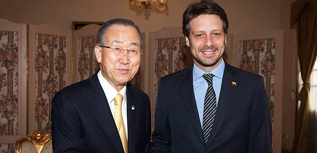 O secretrio geral da ONU Ban Kim-moon e o ministro das Relaes Exteriores do Equador, Guillaume Long, encontram-se em Quito 