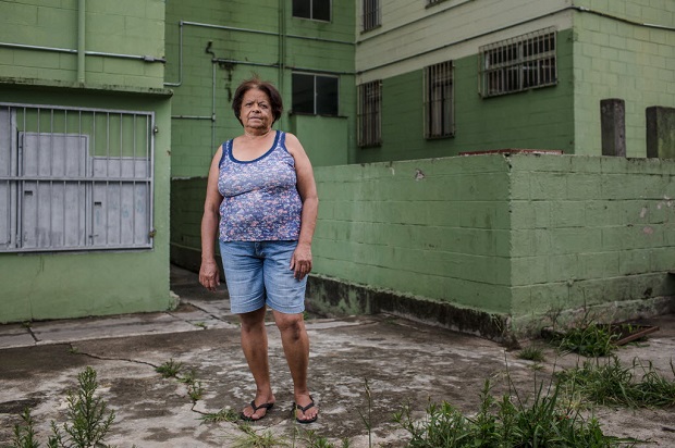 Maria Ilda, 62, na fila da habitao h 30 anos; hoje, mora de favor num apartamento na Cidade Tiradentes