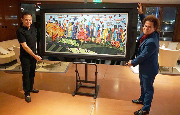 O prefeito eleito Joo Doria recebe quadro de Romero Britto nos EUA