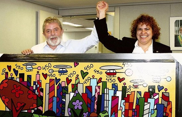 Roberta Britto presenteia presidente Lula com quadro em homenagem aos 450 anos de So Paulo