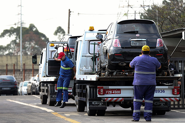Carros apreendidos no ptio da CET em Jaguar, na zona oeste de So Paulo