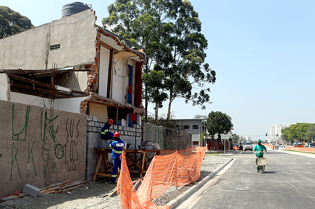 Cmodo de imvel na rua Laguna, em Santo Amaro, demolido no ltimo final de semana