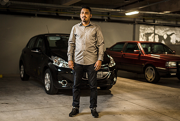 Designer e motorista de Uber, Bruno Fernandes, 25, mantm uma nota 4,9 no aplicativo