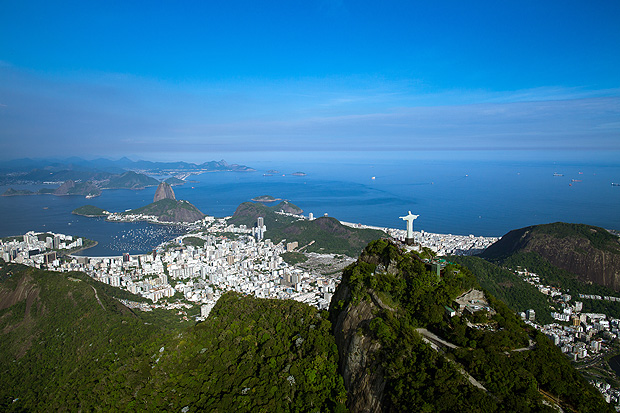 Vista do Cristo Redentor, Baa de Guanabara e do Po-de-Acar, no Rio de Janeiro