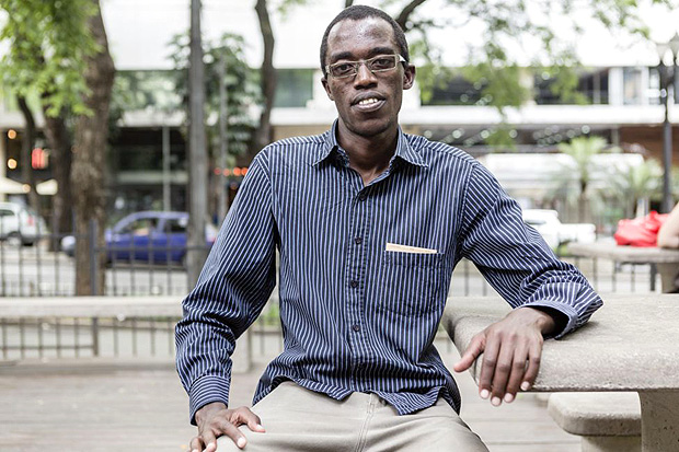 Egide, 27, do Burundi, diz que antes de chegar ao Brasil no se preocupava com preconceito