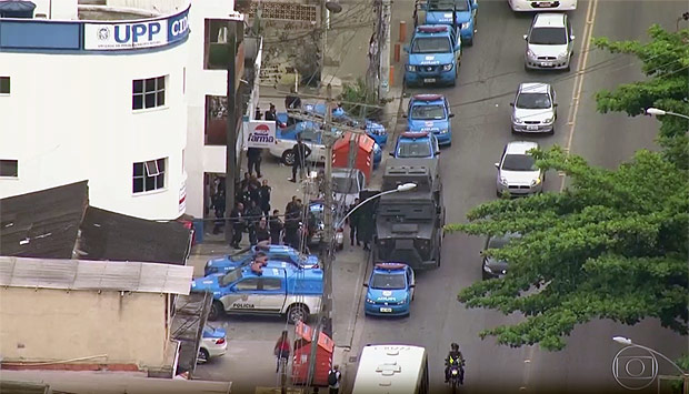 Polcia faz megaoperao na Cidade de Deus, no Rio
