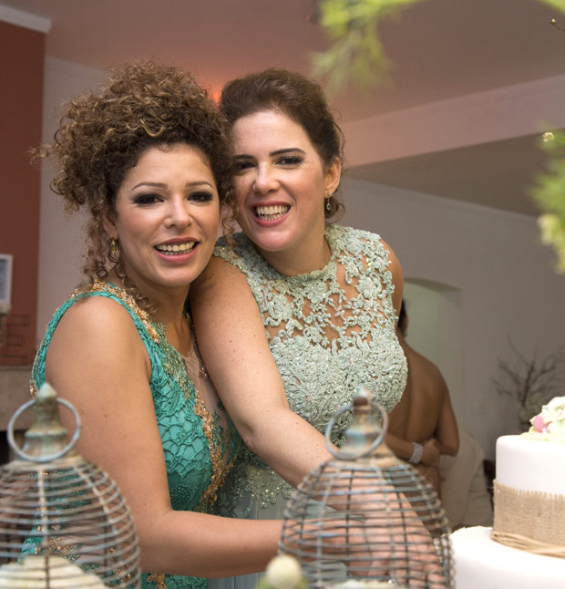 Micheline e Celina durante festa de casamento que aconteceu em julho de 2015