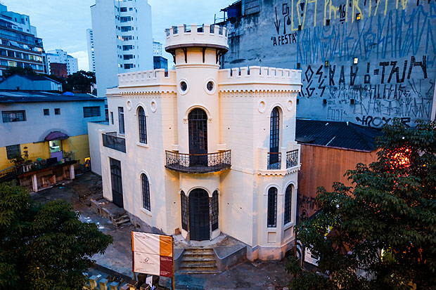 Fachada do Castelinho da rua Apa  restaurada; ainda no h data para abertura do espao