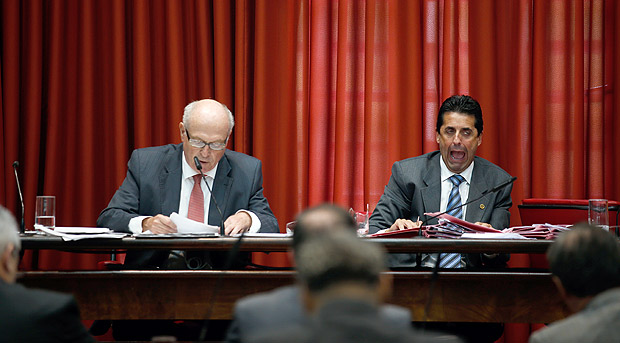 Ouvidor da Polcia, Julio Cesar Fernandes Neves (esq.) e delegado Olim (dir.)durante sesso na Assembleia Legislativa de SP