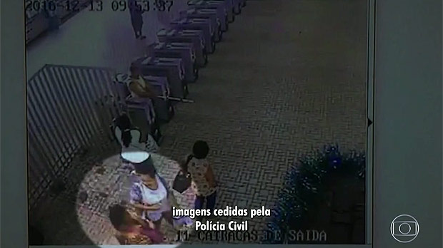 RJTV 2 Edio | Polcia diz que grvida que desapareceu na Central do Brasil pode ter sido assassinada. O RJTV teve acesso a imagens que mostram Rayanne Christini caminhando numa rua de Mag ao lado de uma suspeita do crime.