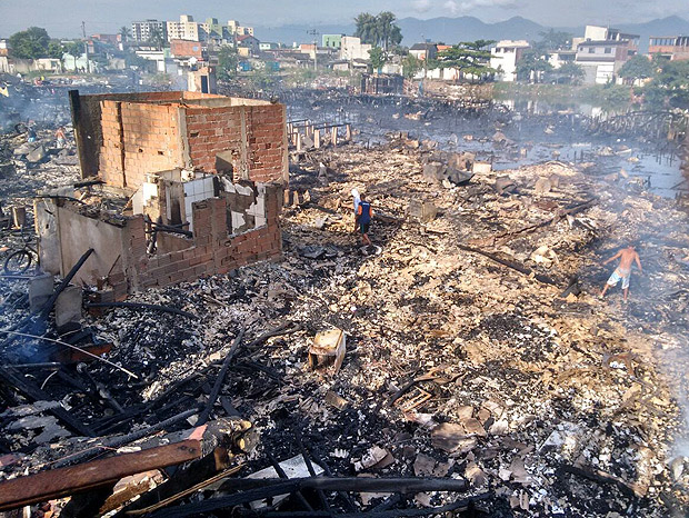 Inc Ndio Atinge Barracos Em Favela De Santos No Litoral De S O Paulo