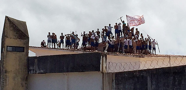 Natal/RN, 16.jan/2016: Um dia aps o fim da rebelio que terminou com 26 mortos na penitenciria de Alcauz, na regio metropolitana de Natal (RN), um novo motim foi registrado na manh desta segunda-feira (16).(Foto Avener Prado/Folhapress)