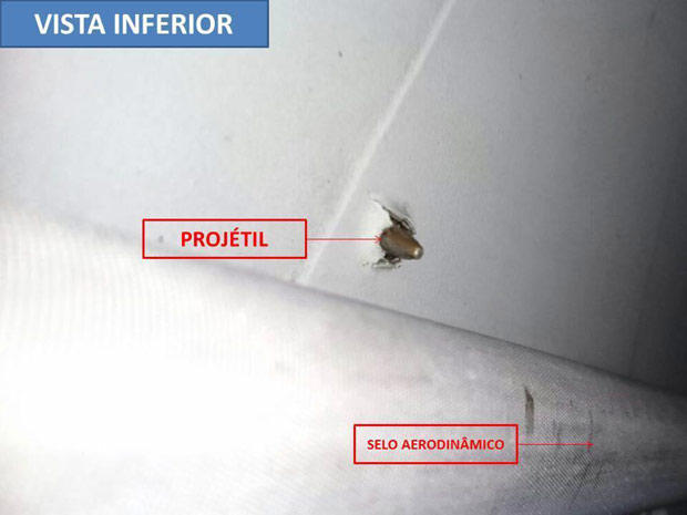 Projtil atinge a fuselagem de avio da Latam