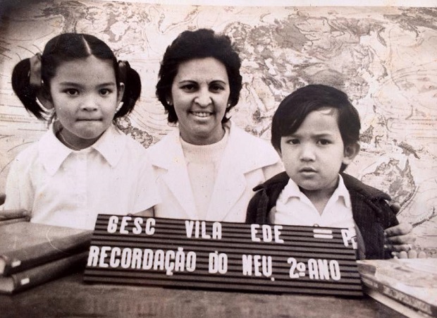 Vilma Rodrigues Takata (1931-2017), com os filhos Mary e Jos Toshio