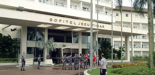 Uma exploso atingiu o hotel de luxo Sofitel Jequitimar, em Guaruj,litoral paulista, na tarde desta segunda-feira (23)