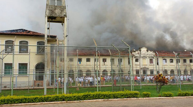 Detentos fogem aps rebelio em penitenciria de Bauru, no interior paulista