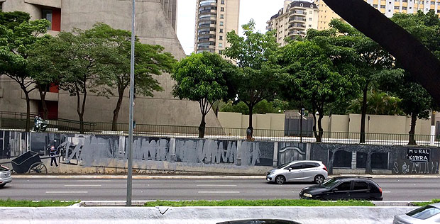 Mural do artista Kobra na avenida 23 de Maio amanhece pintada com tinta cinza