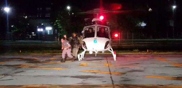  Governo usa helicptero para tirar policiais de dentro de quartel no Esprito Santo