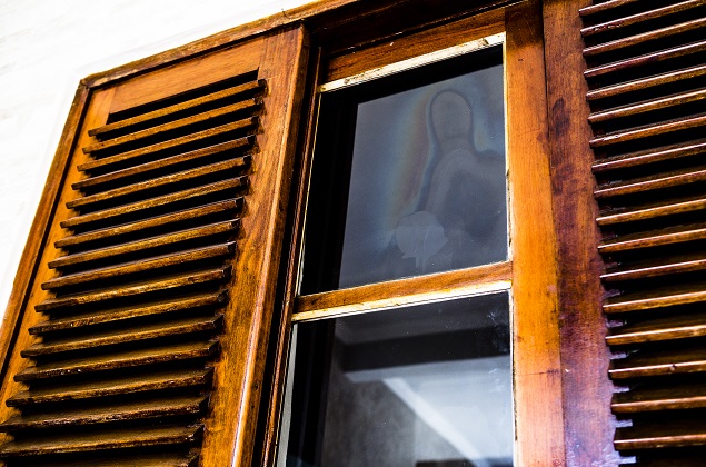 Em julho completa 15 anos da apario de uma imagem de Nossa Senhora em janela de residncia