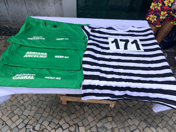 Camisetas alusivas ao uniforme de presidirios so vendidas em camel da zona sul do Rio