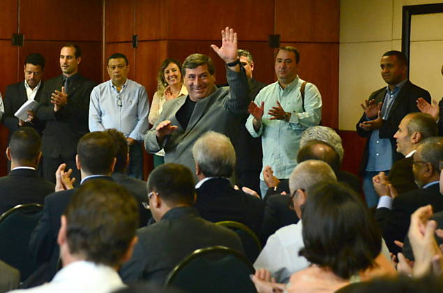Paulo Vitor Sapienza (ao centro, com brao levantado) em apresentao de novos prefeitos regionais da gesto Doria