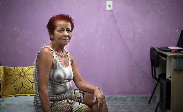 A aposentada Joana Felipe, 64, fez exames no Corujo, mas no encontra medicamentos