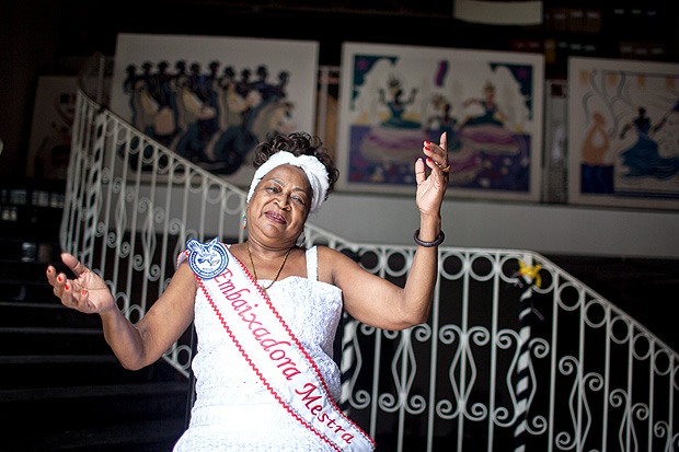 Laura Iris Pereira da Silva, 72, foi a primeira a desfilar sem roupa no Carnaval paulista