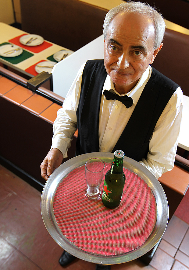 Luiz Dominguez de Araujo, 67, garom do restaurante La Farina, em SP, h 41 anos