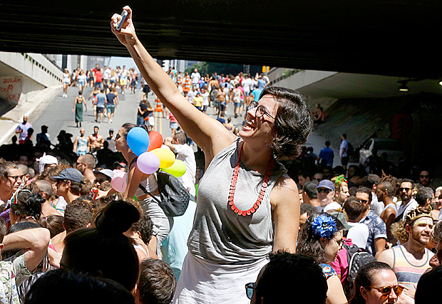 Folies posam para a foto durante o Bloco Taradoni Voc, em So Paulo