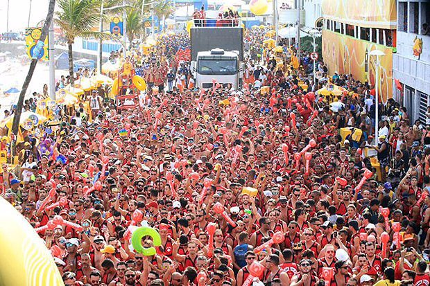 Carnaval de Salvador nesta sexta-feira (24), no circuito Barra/Ondina. 