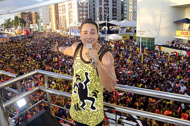 Sob o comando de Xanddy, o Harmonia do Samba desfilou no circuito Barra-Ondina