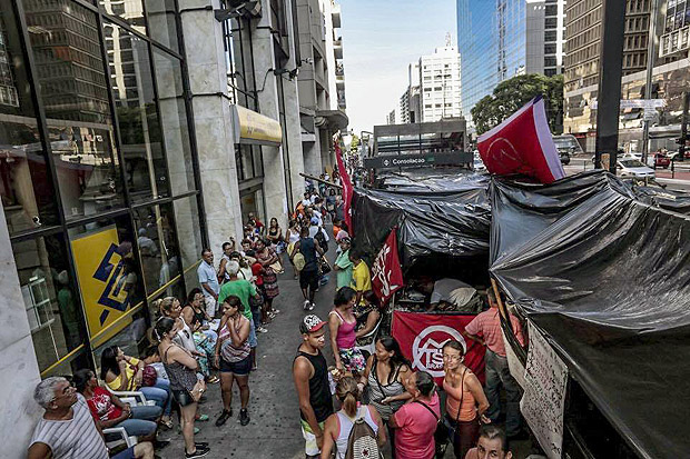 Sem-tetos acampam na região da avenida Paulista