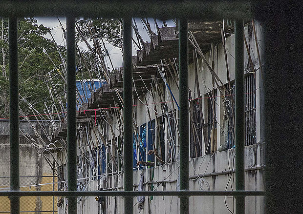 Fachada de presdio de Manaus, onde 56 detentos foram assassinados durante rebelio no incio do ano