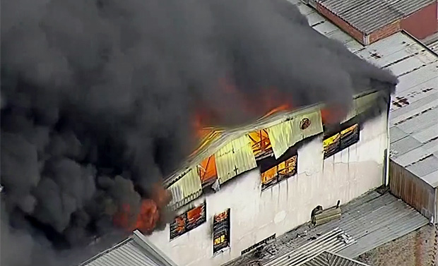 Incndio atinge loja de mveis na Zona Norte de So Paulo