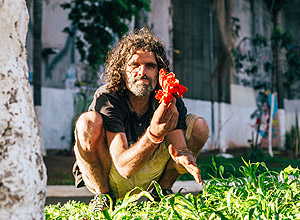Homeless Crack Addict Revitalizes Small Square in Downtown São Paulo