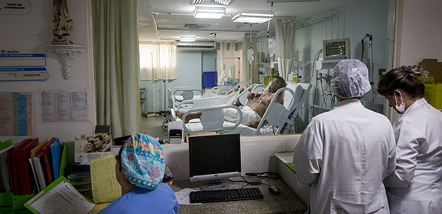 Movimentao de mdicos e pacientes no setor coronrio da Fundacao de Beneficencia Hospital Cirurgia, a nica que atende pacientes infartados do SUS em Sergipe