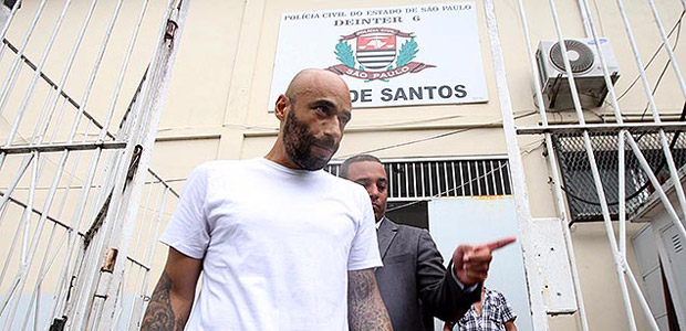 O ex-goleiro Edinho deixa a cadeia no 5 DP de Santos em maro deste ano