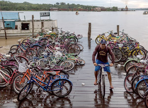 En un municipio de Pará, hasta los pacientes son trasladados en bicicleta